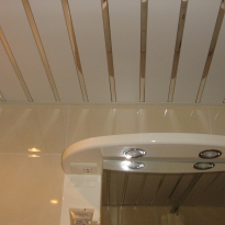 реечный потолок в ванную комнату