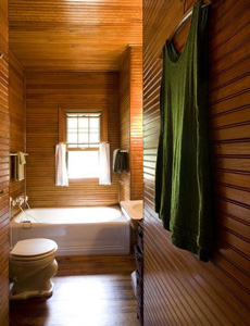 отделка ванной комнаты деревянными панелями